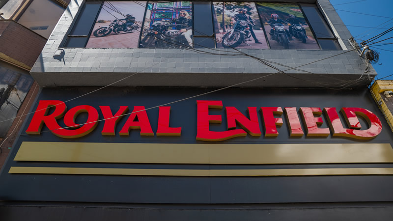 Royal Enfield inauguró en Bogotá su tienda más grande del país